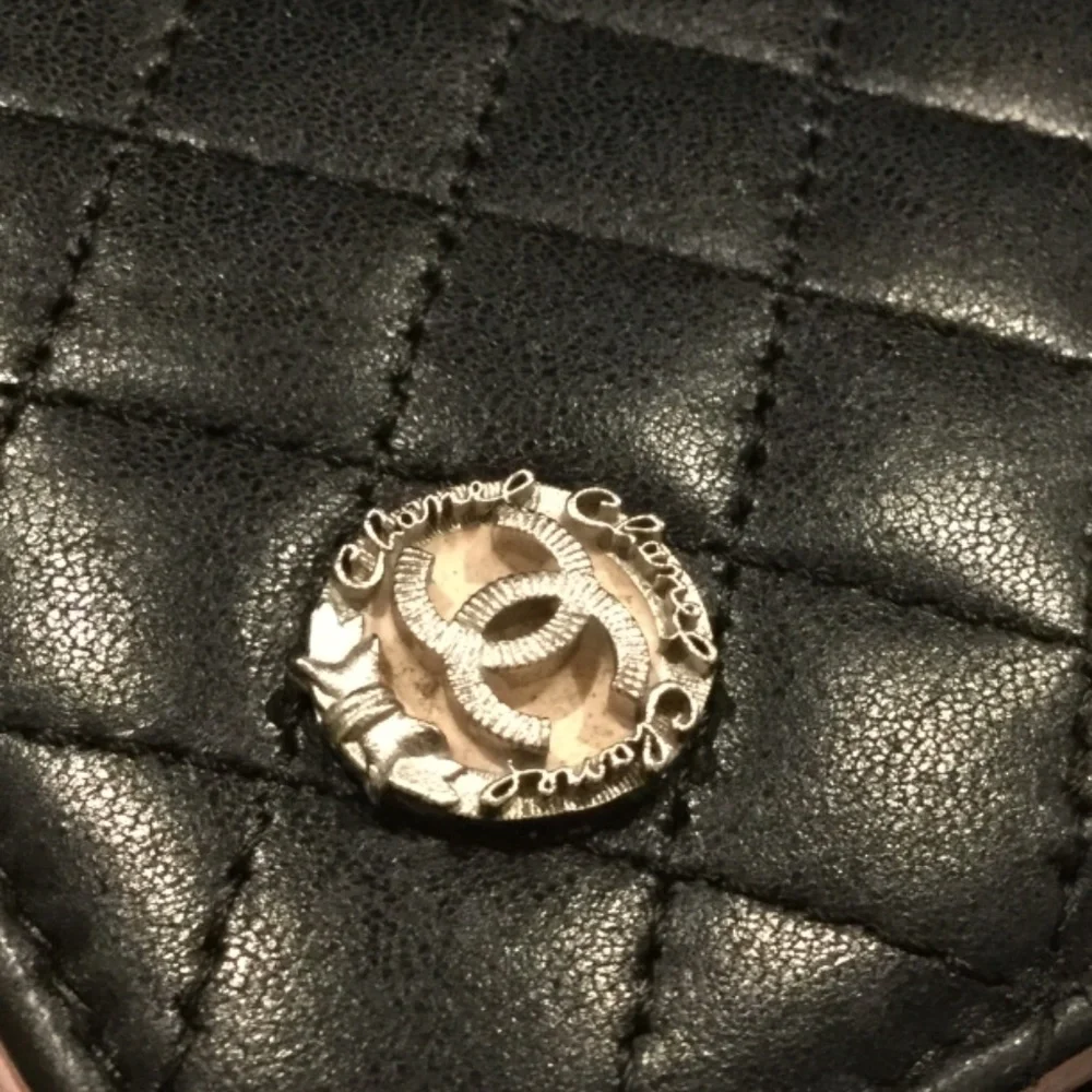 Chanel Lambskin Classic Bifold Long Wallet with Seasonal CC Logo - Picture 2 of 8